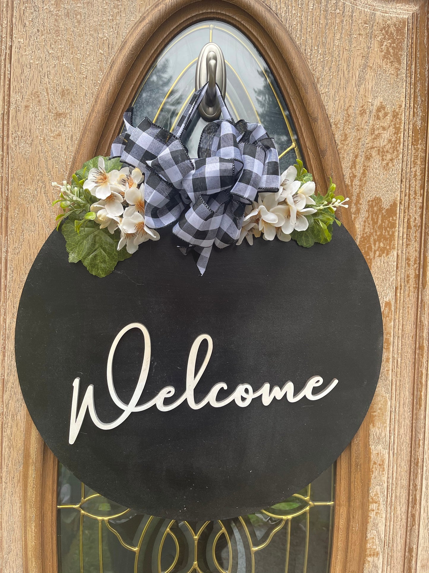 Neutral Black Welcome sign